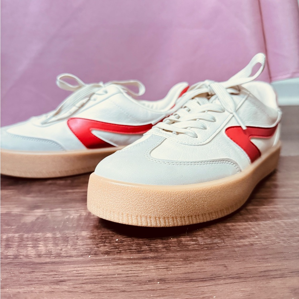Cream and Red Casual Sneakers with Retro Design